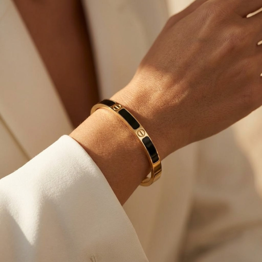Noir Ligne Sculpt Bangle