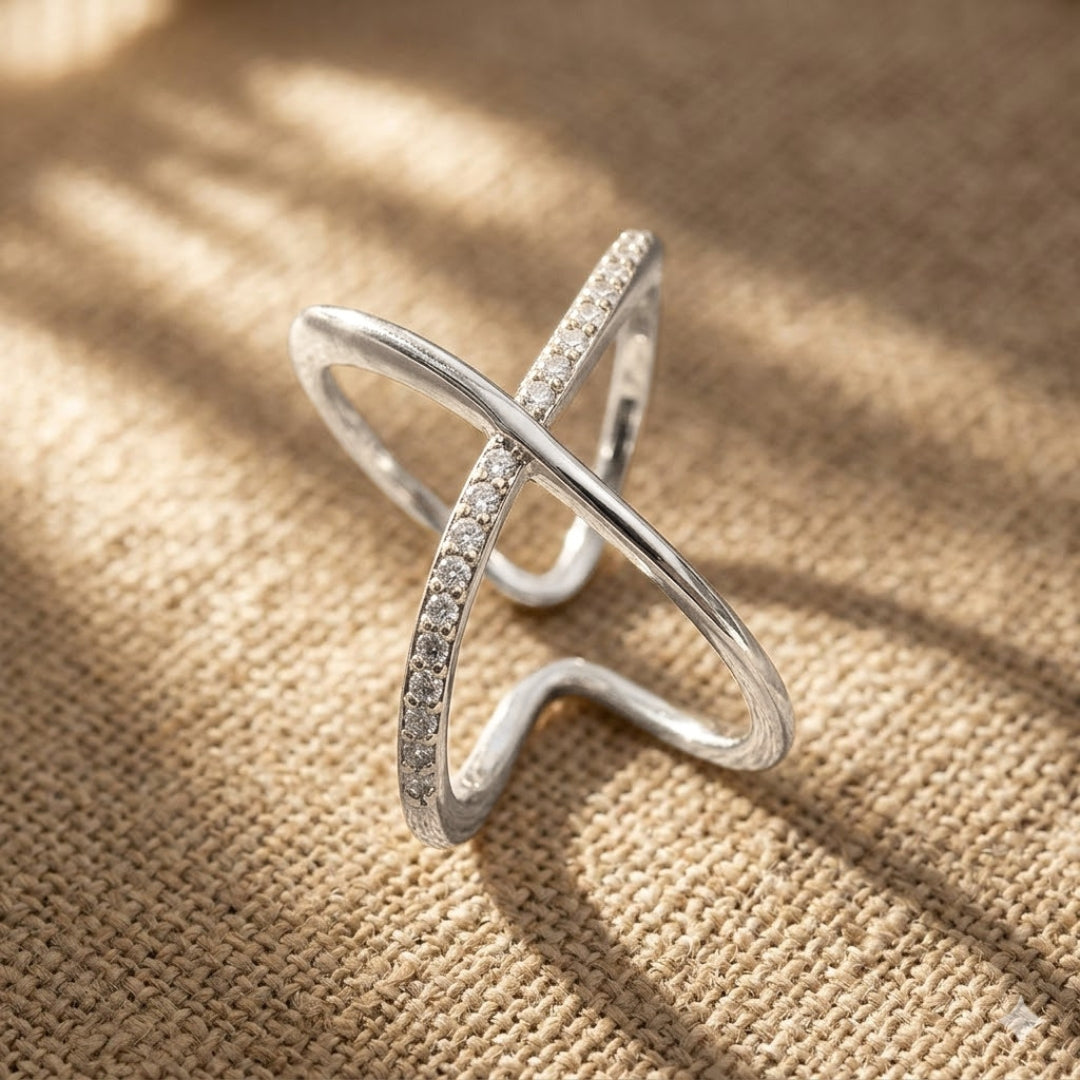 Étoile Crossing Pavé Ring